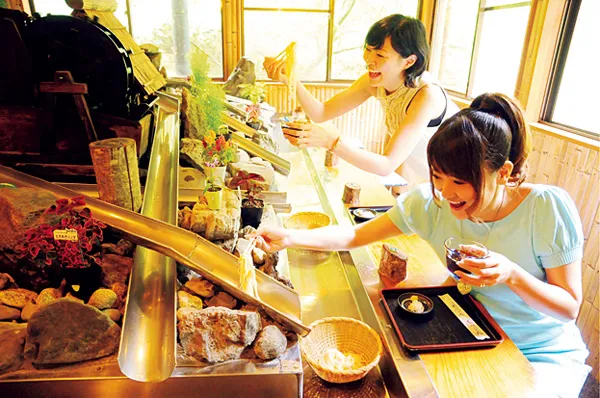 月待の滝 流しそうめん
