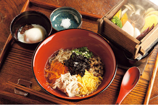 震湯カフェ内蔵丞