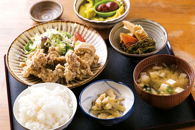 たぬき八　唐揚げ定食