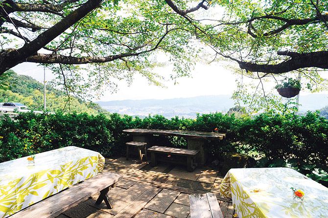 テラスでリラックス 都市部からすぐの絶景カフェ 関西 中国 四国 じゃらんニュース