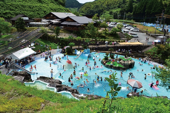 500円以下で大満足 家族みんなで遊べる コスパ最強のプール8選 九州 じゃらんニュース