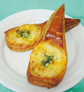 ひげにんにくポテサラパン 1個200円
