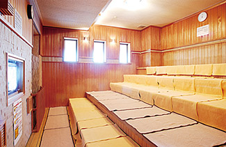 テレビ付きのスタジアムサウナ