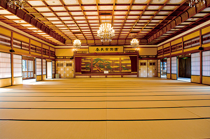 賓日館