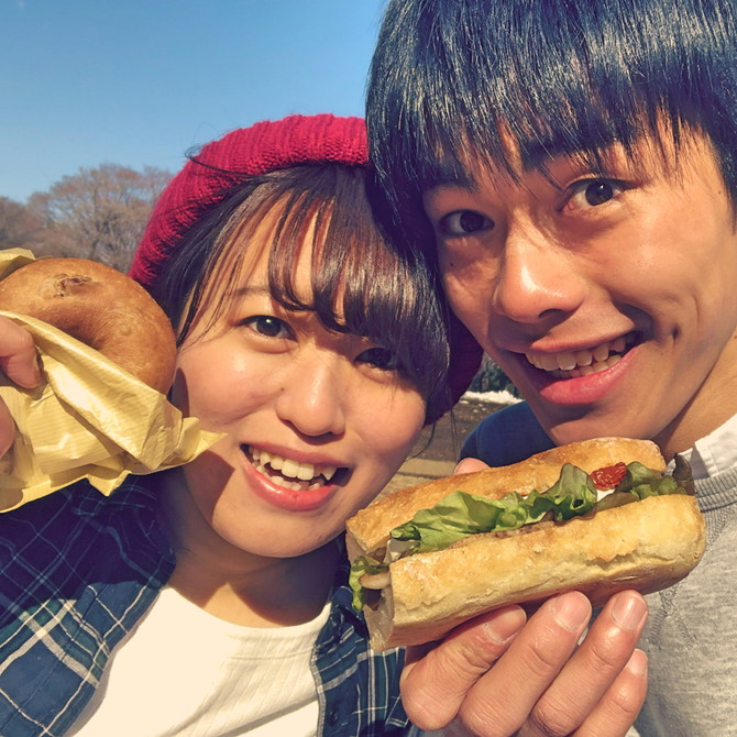 #代々木公園でピクニック #ふたりともパン派 #カップルフォト