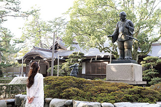 御慈愛の御神像