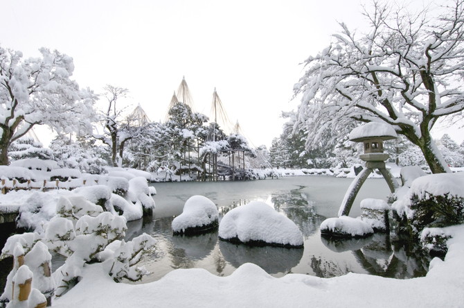 水墨画 雪景色の村 水墨画 雪景色の村