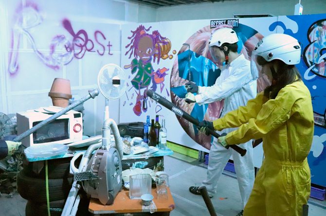 物がぶっ壊せる 日本初の Reeast Room で非日常な体験をしてきた 東京 じゃらんニュース