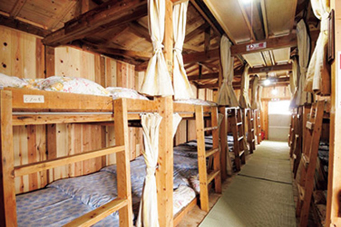 子どもと富士登山 何歳から登れる おすすめルート 必需品や服装は 達人に聞きました じゃらんニュース 子どもと富士登山 何歳から登れる おすすめルート 必需品や服装は 達人に聞きました じゃらんニュース