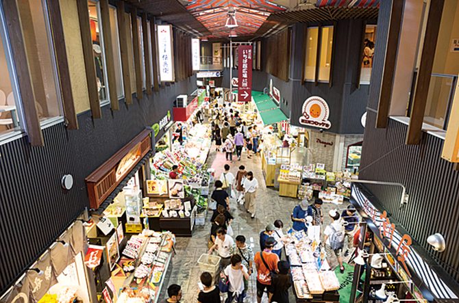 金沢 近江町市場 の食べ歩きスポットおすすめ5選 旬の魚介 ご当地グルメに大満足 じゃらんニュース