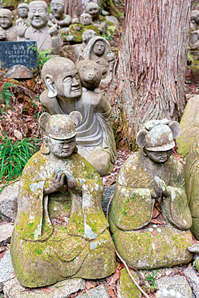 東堂山昭和羅漢