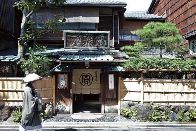 本家尾張屋
