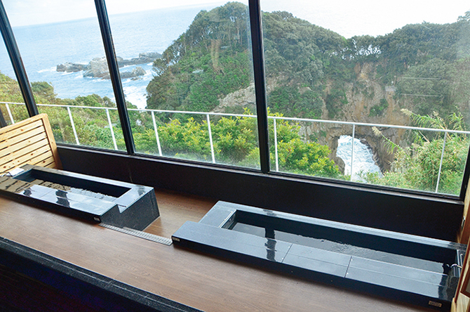 白山洞門 展望万次郎足湯