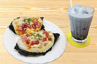 たいやき忍者ピザ＆黒ゴマドリンク（甲賀もち工房）