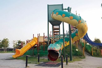 滑り台がすごい公園
