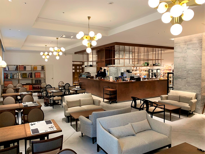 レトロモダンな博物館内のカフェ