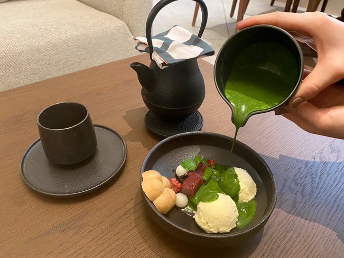 レトロモダンな博物館内のカフェ