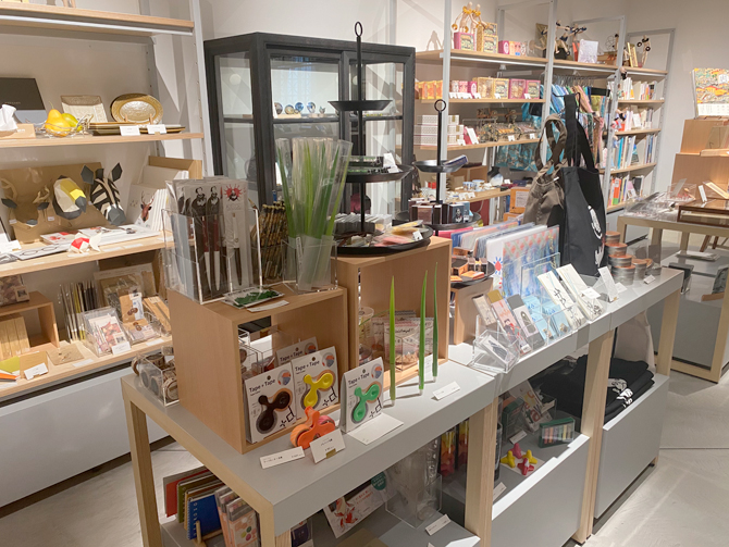 レトロモダンな博物館内のカフェ