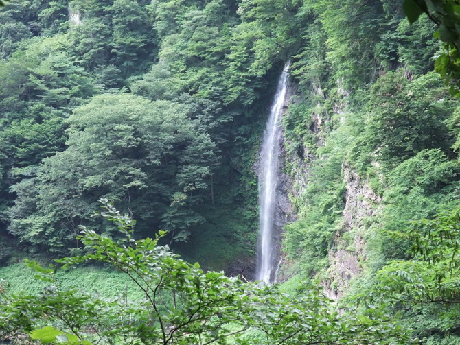 画像出典:じゃらん観光ガイド 回顧の滝