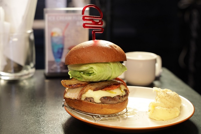 女子グルメバーガー部