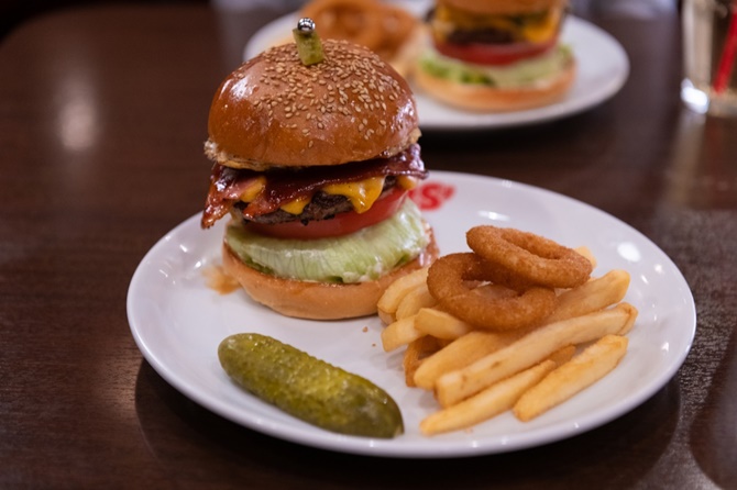 女子グルメバーガー部