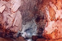 【全国】一度は探検したい日本の鍾乳洞や洞窟11選！自然の神秘を感じて＜2025＞