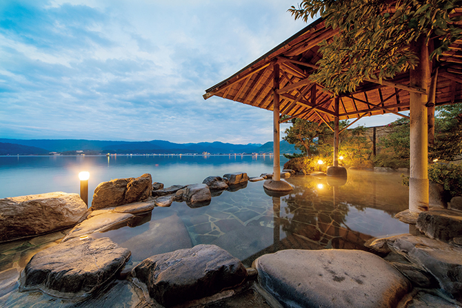 湖上に浮かぶ 絶景の宿 千年亭