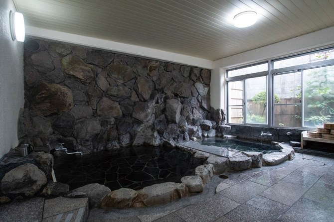 源泉かけ流しの宿 嬉泉館