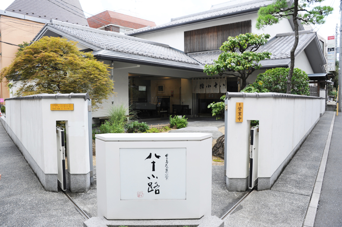 鎌倉・豊島屋プロデュースのスイーツ&パン店