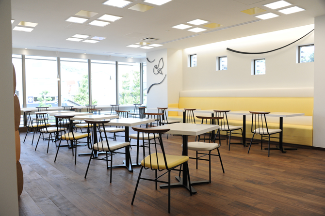 鎌倉・豊島屋プロデュースのスイーツ&パン店