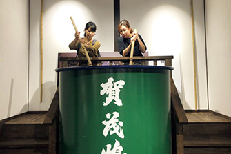 賀茂鶴酒造 見学室直売所