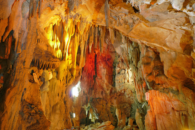 五代松鍾乳洞