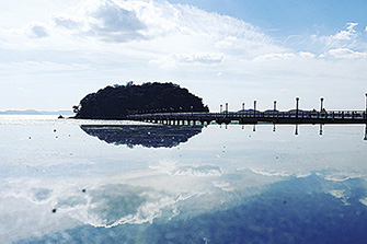 ガマニ塩湖