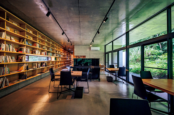 Bookcafe Okinawa Rail