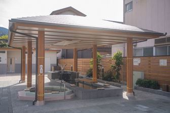 湯っつら広場