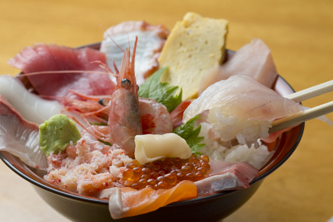写真提供／海鮮丼 魚旨