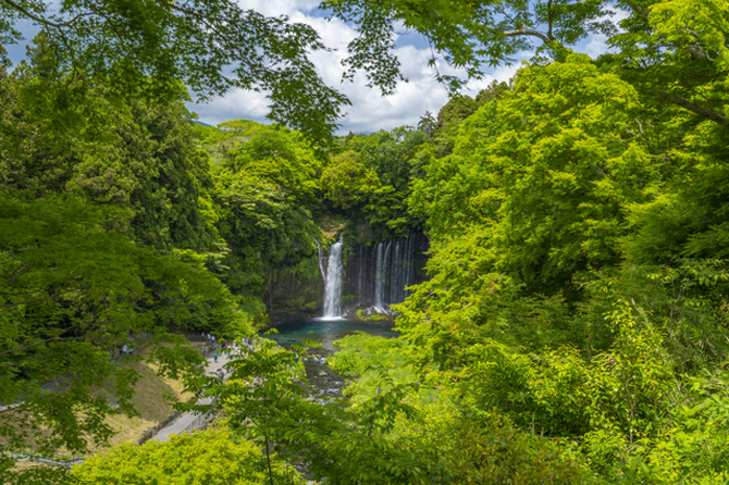 日本の滝絶景おすすめ35選！自然溢れるひんやりスポットで癒されよう