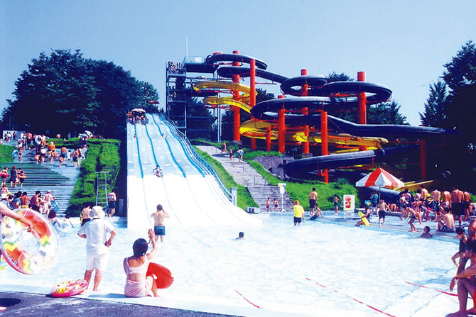 井頭公園一万人プール