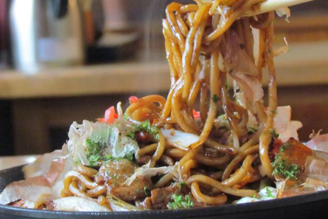 東京の旨い「やきそば専門店」11選！定番のソースやご当地名物