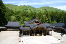 【新潟】彌彦神社の見どころ紹介！二礼四拍手一礼の参拝方法や周辺観光・グルメなど＜2…
