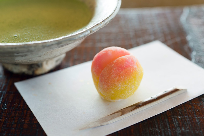 箱根・芦ノ湖 成川美術館 ティーラウンジ季節風