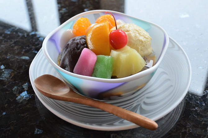 箱根・芦ノ湖 成川美術館 ティーラウンジ季節風