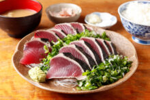 【高知】かつおのタタキおすすめ7店！ひろめ市場や藁焼き体験ができる店のランチを紹介…