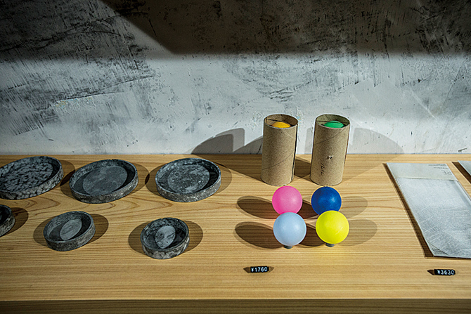 MON - GALLERY AND WINE BAR