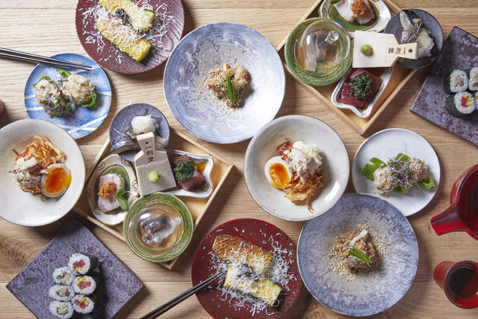 小皿料理まぐろとさば。 西新宿