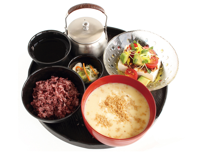 24/7 café apartment 名古屋