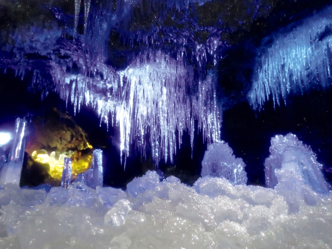 鳴沢氷穴