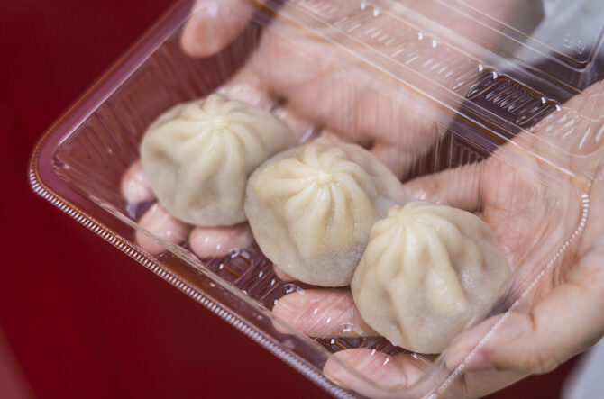 長崎新地中華街の食べ歩きグルメ5選!小籠包・角煮まんやスイーツも<2026>