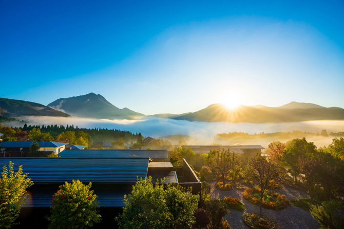 由布岳一望 朝霧のみえる宿 ゆふいん花由