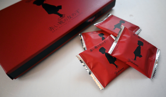 赤い靴の女の子